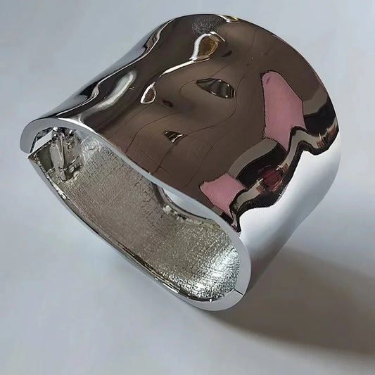 Rayna | Brazalete Chic Asimétrico de Declaración