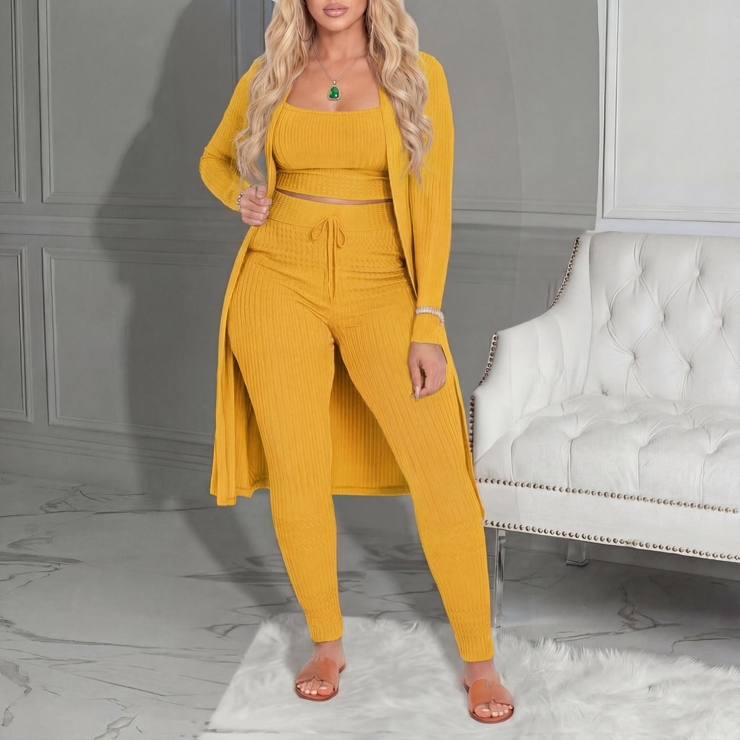 Amarie | Conjunto de Tres Piezas: Cárdigan, Top y Leggings