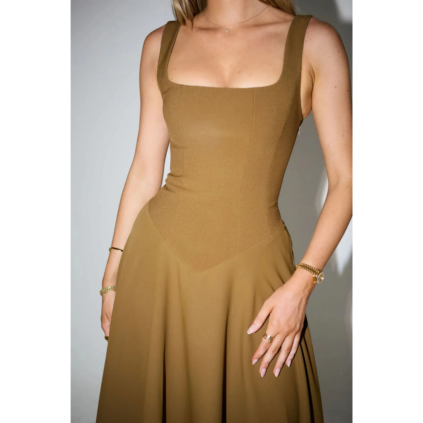 Jazmín | Vestido Midi de Corte Estructural