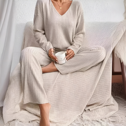 Madel | Conjunto Cómodo de Top con Hombros Caídos y Pantalones