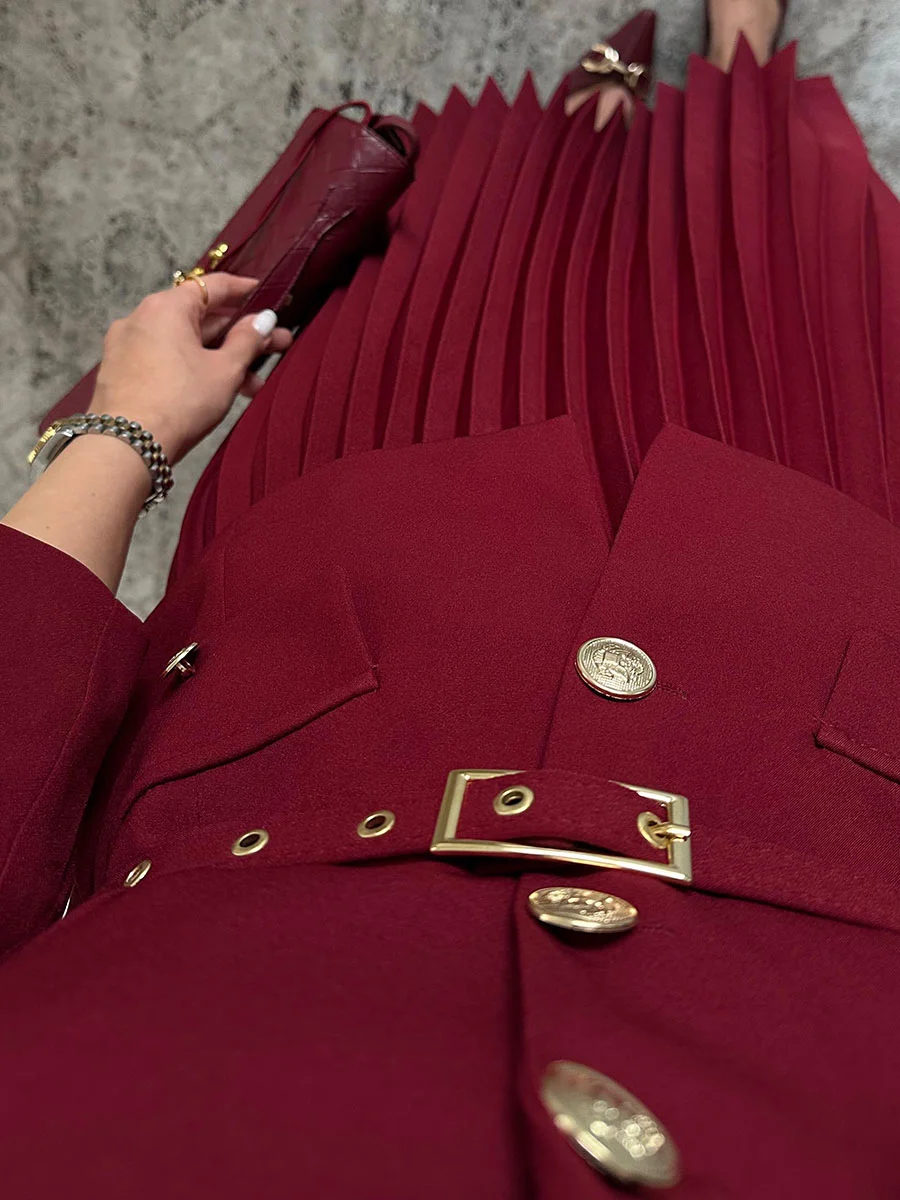 Emilie | Conjunto de Blazer con Cinturón y Falda Plisada Chic