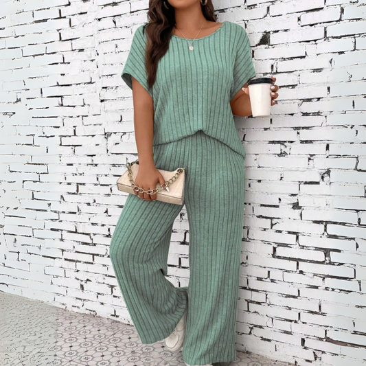 Wauna | Conjunto Casual de Top de Manga Corta y Pantalones