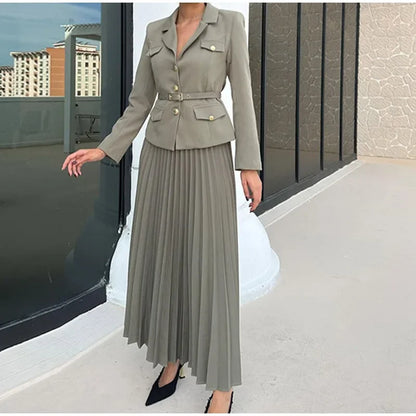 Emilie | Conjunto de Blazer con Cinturón y Falda Plisada Chic