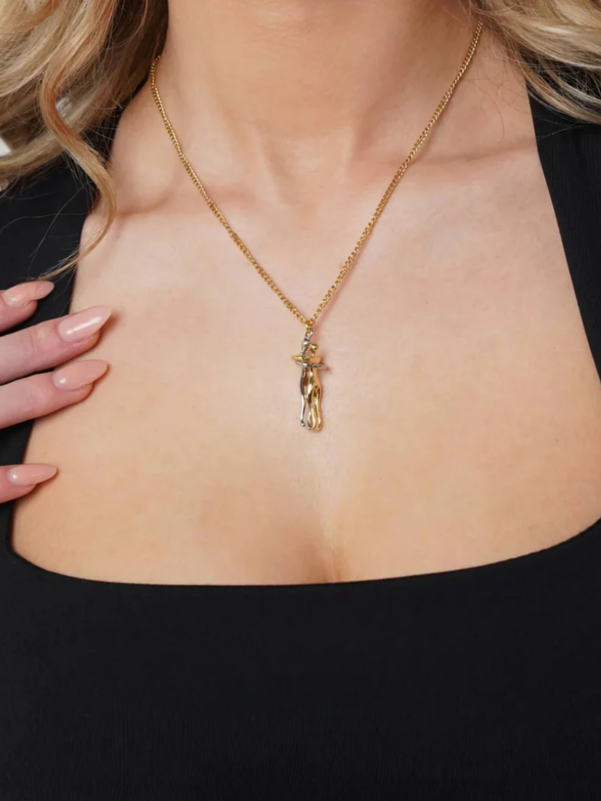 Amara | Collar El Abrazo de Amor en Oro y Plata