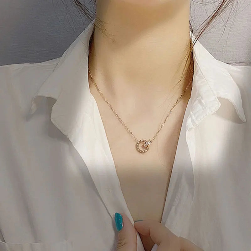 Cynthia | Collar con Dije de Números Romanos