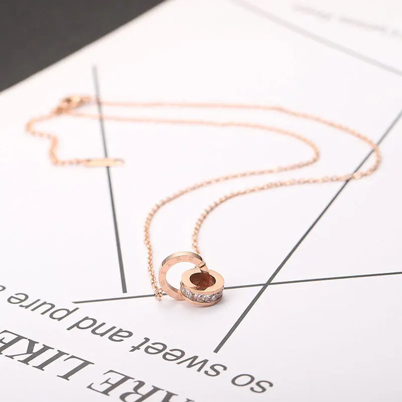 Cynthia | Collar con Dije de Números Romanos