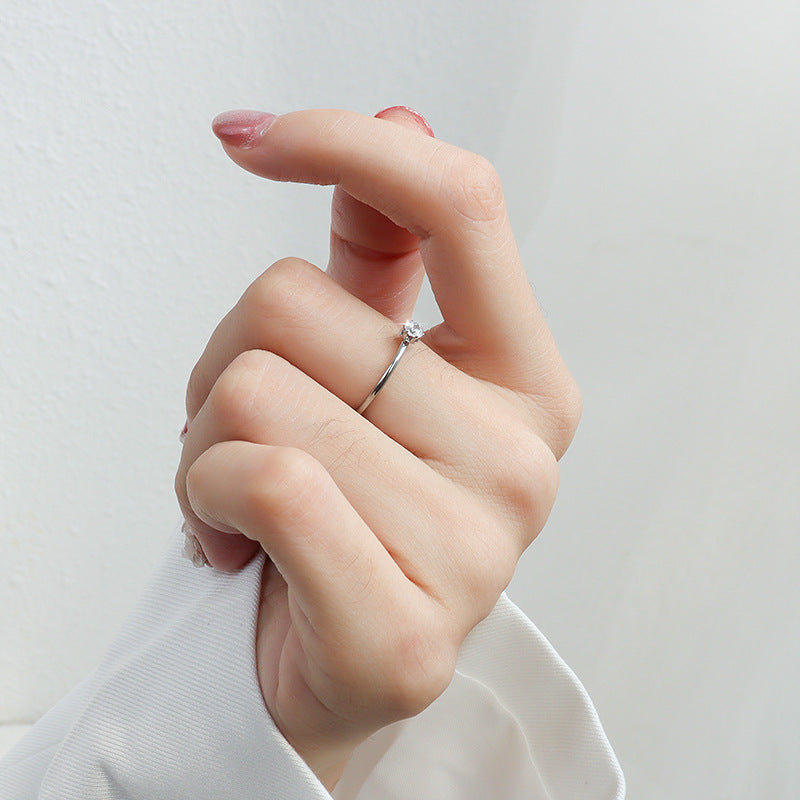 Victorine | Anillo de Elegancia Simple con Cristal