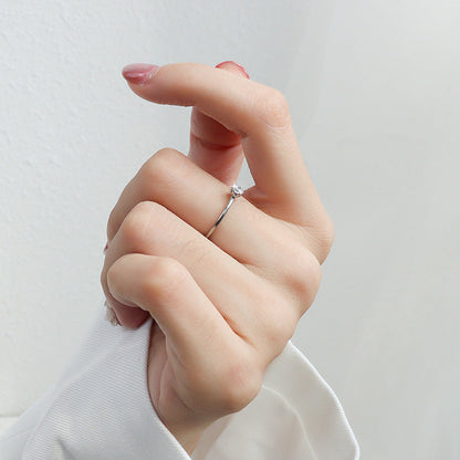 Victorine | Anillo de Elegancia Simple con Cristal