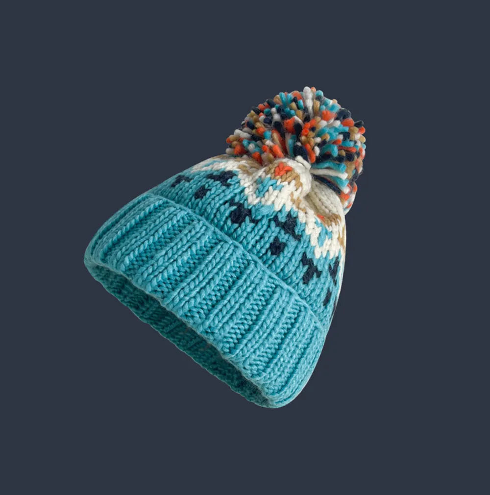 Tamara | Gorro Acogedor con Copos de Nieve y Pompón