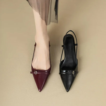 Mirella | Zapatos Clásicos de Tacón Bajo con Tira Trasera