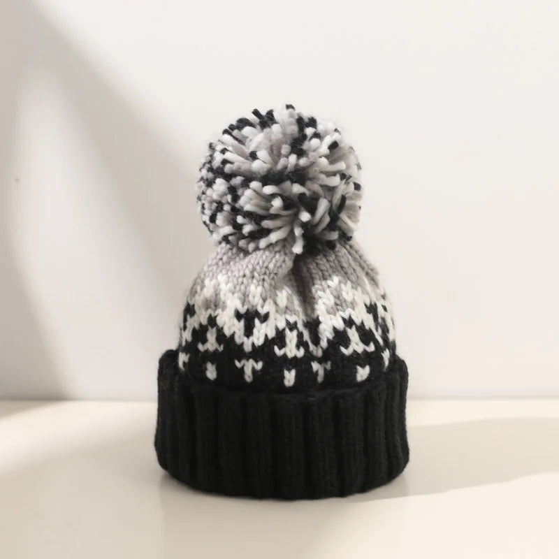 Tamara | Gorro Acogedor con Copos de Nieve y Pompón