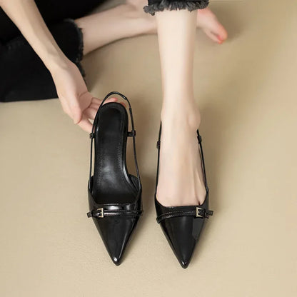 Mirella | Zapatos Clásicos de Tacón Bajo con Tira Trasera