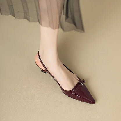 Mirella | Zapatos Clásicos de Tacón Bajo con Tira Trasera