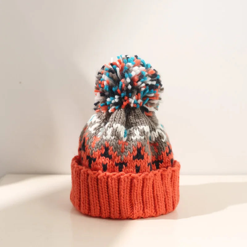 Tamara | Gorro Acogedor con Copos de Nieve y Pompón