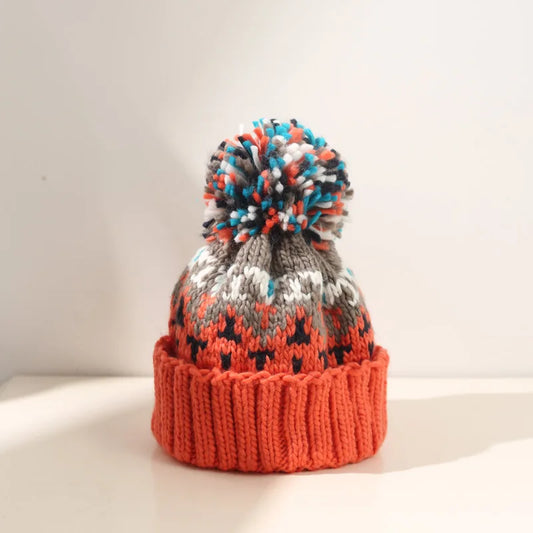 Tamara | Gorro Acogedor con Copos de Nieve y Pompón