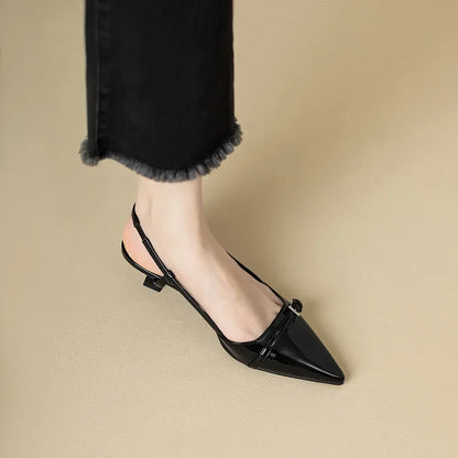 Mirella | Zapatos Clásicos de Tacón Bajo con Tira Trasera