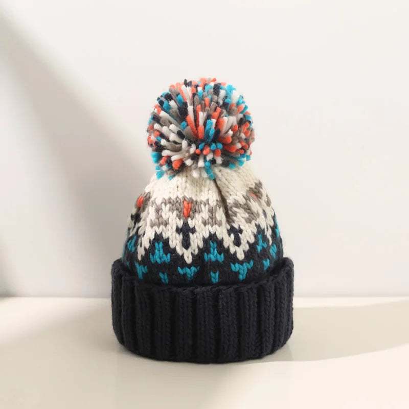 Tamara | Gorro Acogedor con Copos de Nieve y Pompón